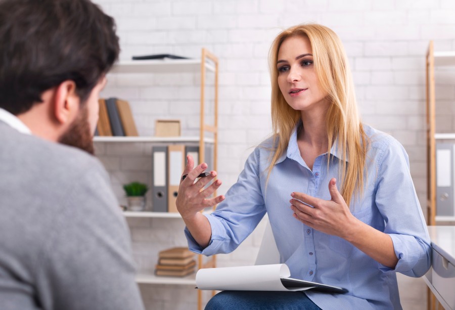 What’s the Difference Between a Life Coach and a Therapist?